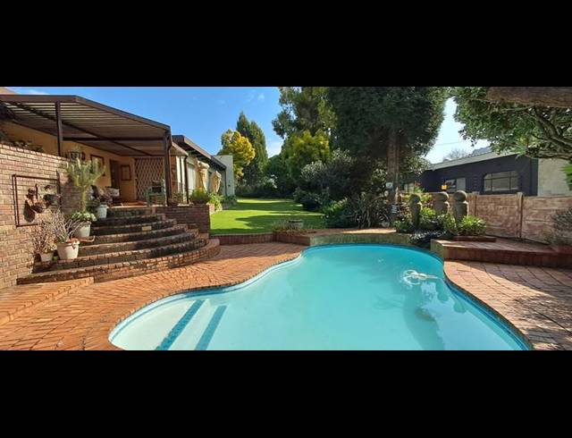 3 BEDROOM HOUSE FOR SALE IN HELDERKRUIN